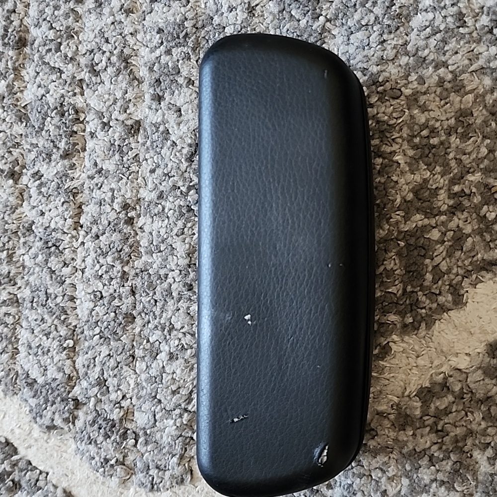 OAKLEY GLASESS CASE - Picture 3 of 3